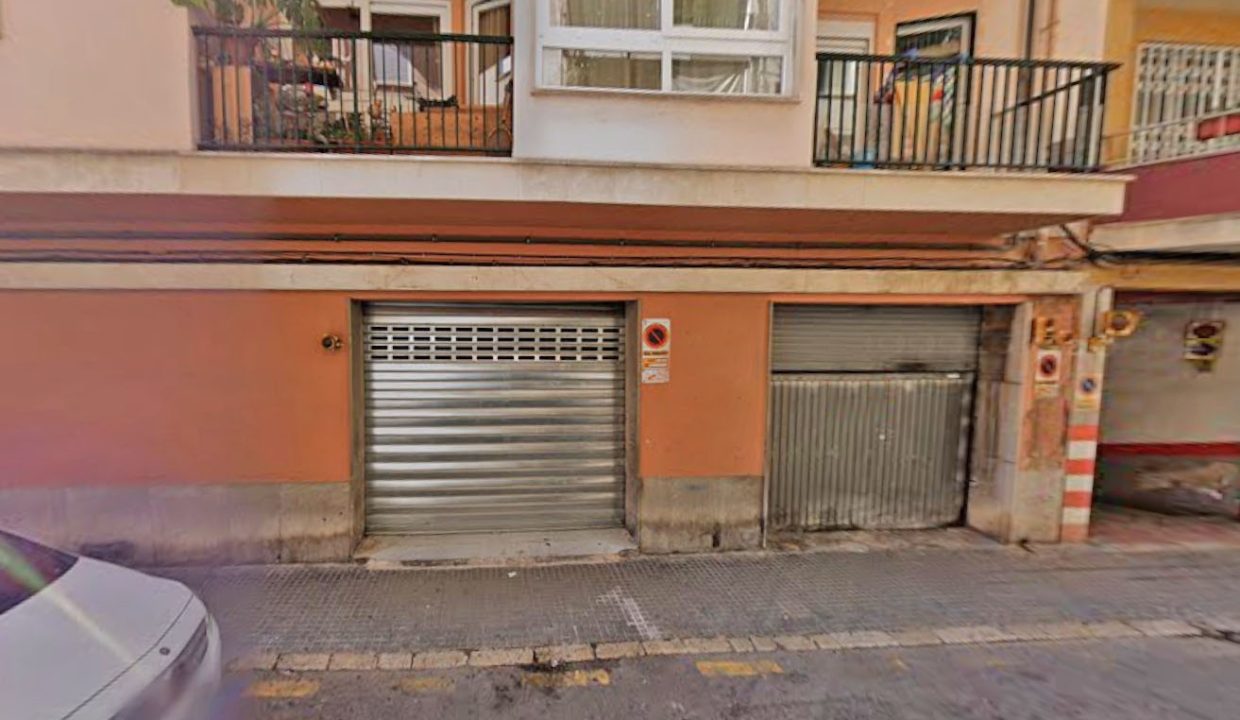 entrada trasteros-parking